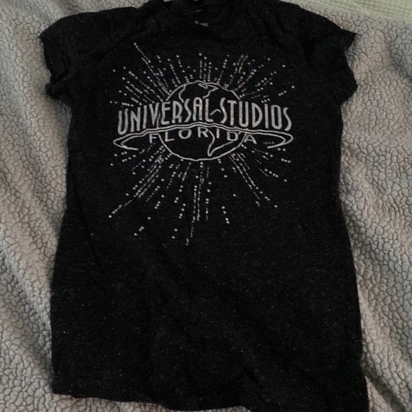 Girls t-shirt Universal Studios NWOT - Picture 1 of 4
